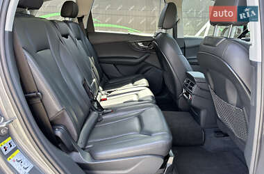 Позашляховик / Кросовер Audi Q7 2016 в 