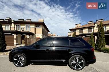 Внедорожник / Кроссовер Audi Q7 2016 в 