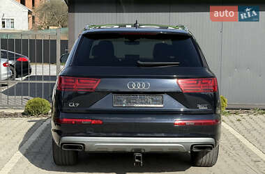 Внедорожник / Кроссовер Audi Q7 2016 в 