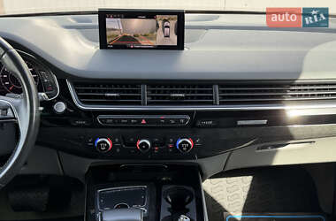 Внедорожник / Кроссовер Audi Q7 2016 в 