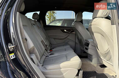Внедорожник / Кроссовер Audi Q7 2016 в 