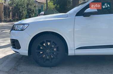Внедорожник / Кроссовер Audi Q7 2017 в 