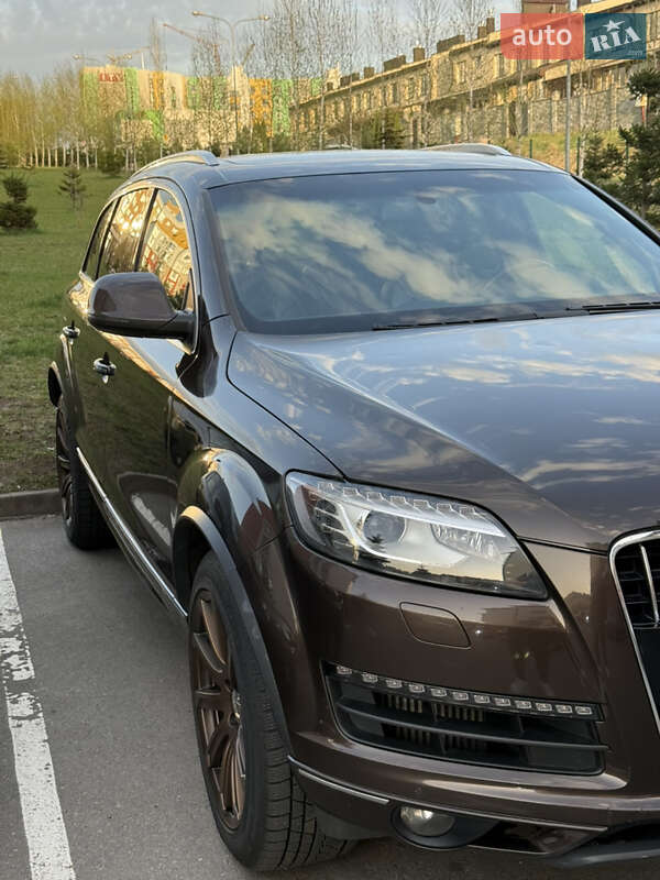 Позашляховик / Кросовер Audi Q7 2011 в Рівному