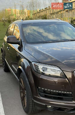Позашляховик / Кросовер Audi Q7 2011 в 