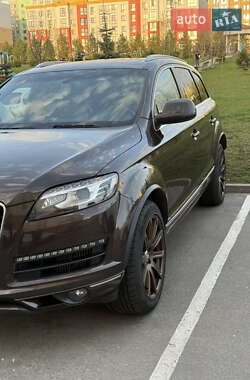 Позашляховик / Кросовер Audi Q7 2011 в 