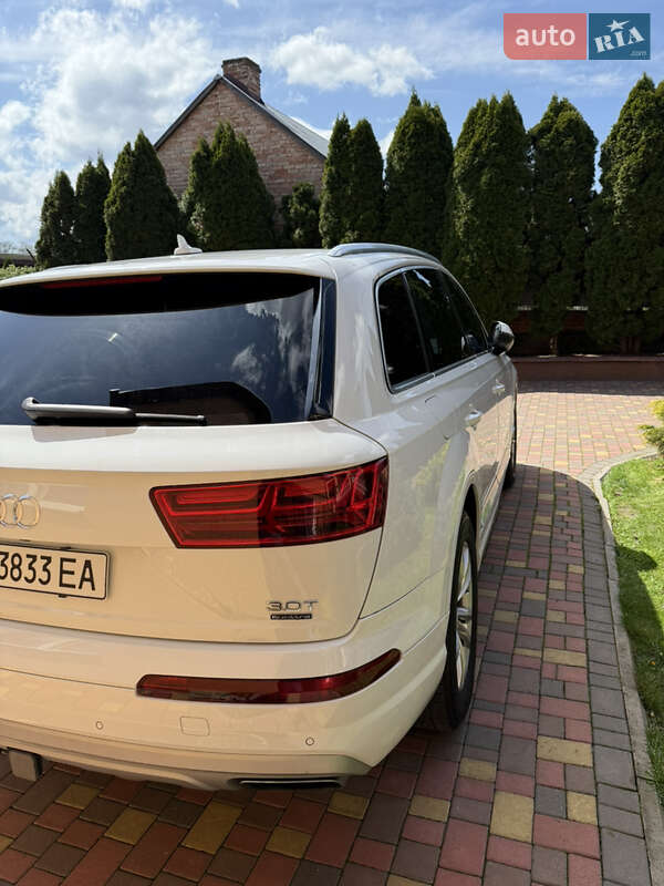 Внедорожник / Кроссовер Audi Q7 2017 в Ужгороде