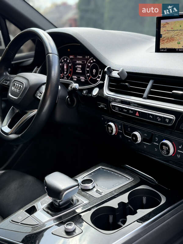 Внедорожник / Кроссовер Audi Q7 2017 в Ужгороде
