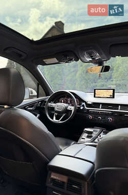 Позашляховик / Кросовер Audi Q7 2017 в 