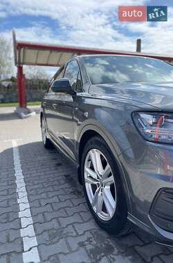 Внедорожник / Кроссовер Audi Q7 2017 в 