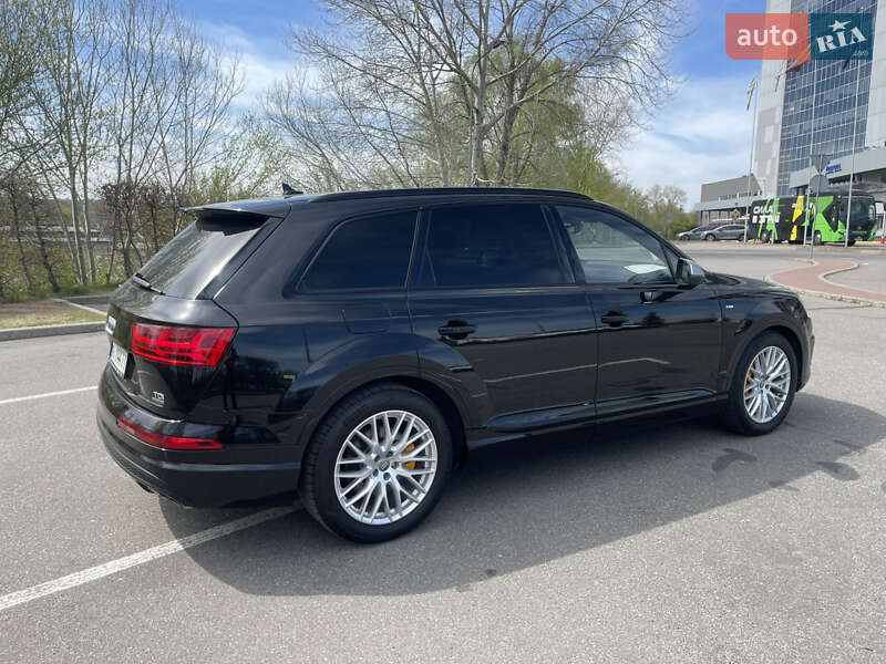 Внедорожник / Кроссовер Audi Q7 2015 в Киеве