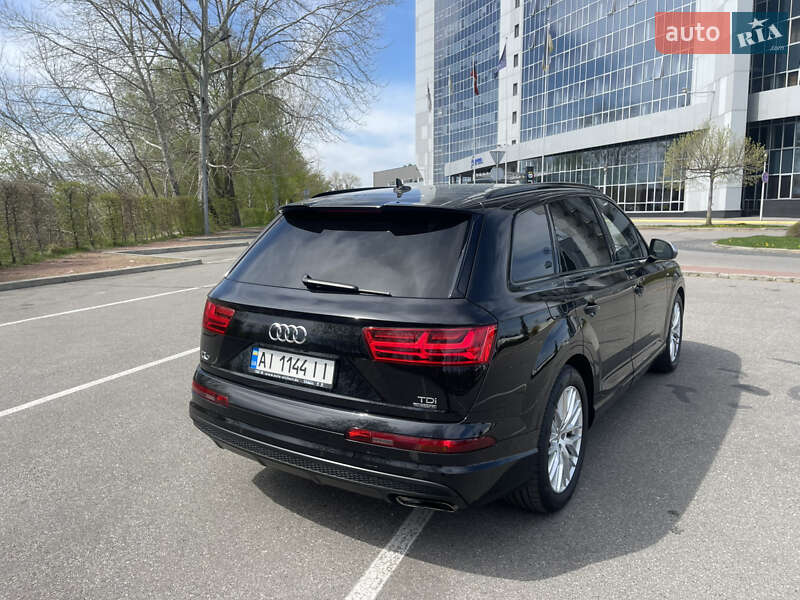 Внедорожник / Кроссовер Audi Q7 2015 в Киеве