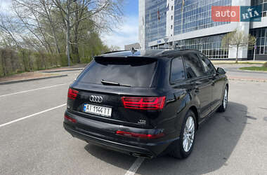 Позашляховик / Кросовер Audi Q7 2015 в 