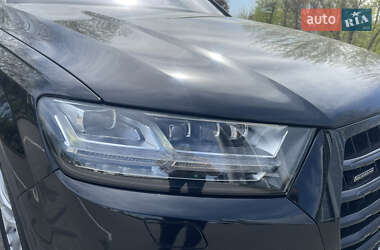 Позашляховик / Кросовер Audi Q7 2015 в 