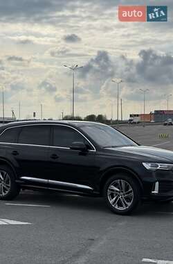 Внедорожник / Кроссовер Audi Q7 2020 в 