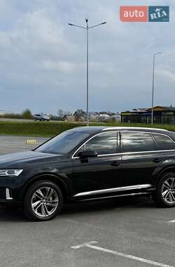 Внедорожник / Кроссовер Audi Q7 2020 в 