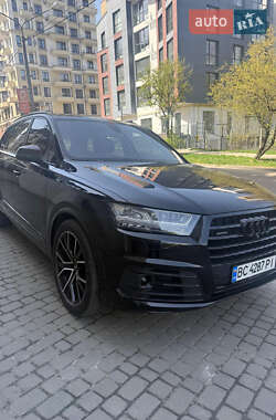 Внедорожник / Кроссовер Audi Q7 2017 в 