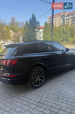 Внедорожник / Кроссовер Audi Q7 2017 в 