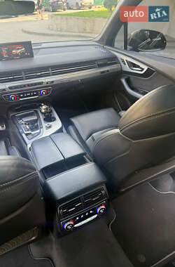 Внедорожник / Кроссовер Audi Q7 2017 в 