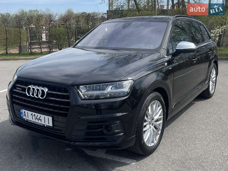 Позашляховик / Кросовер Audi Q7 2015 в 