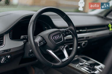 Внедорожник / Кроссовер Audi Q7 2016 в 