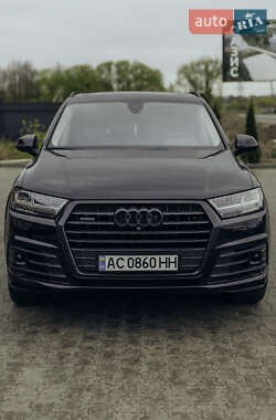Внедорожник / Кроссовер Audi Q7 2016 в 