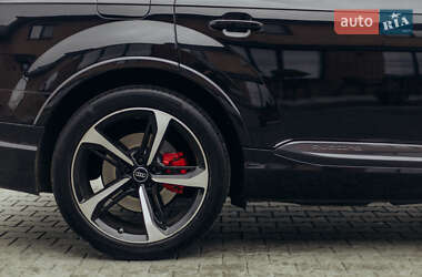 Внедорожник / Кроссовер Audi Q7 2016 в 