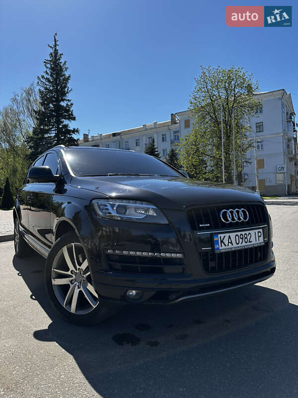 Внедорожник / Кроссовер Audi Q7 2014 в 