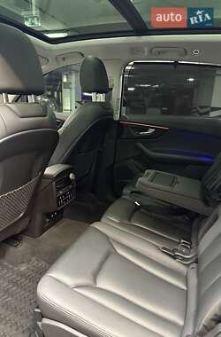 Внедорожник / Кроссовер Audi Q7 2022 в 