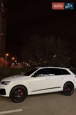 Внедорожник / Кроссовер Audi Q7 2022 в 