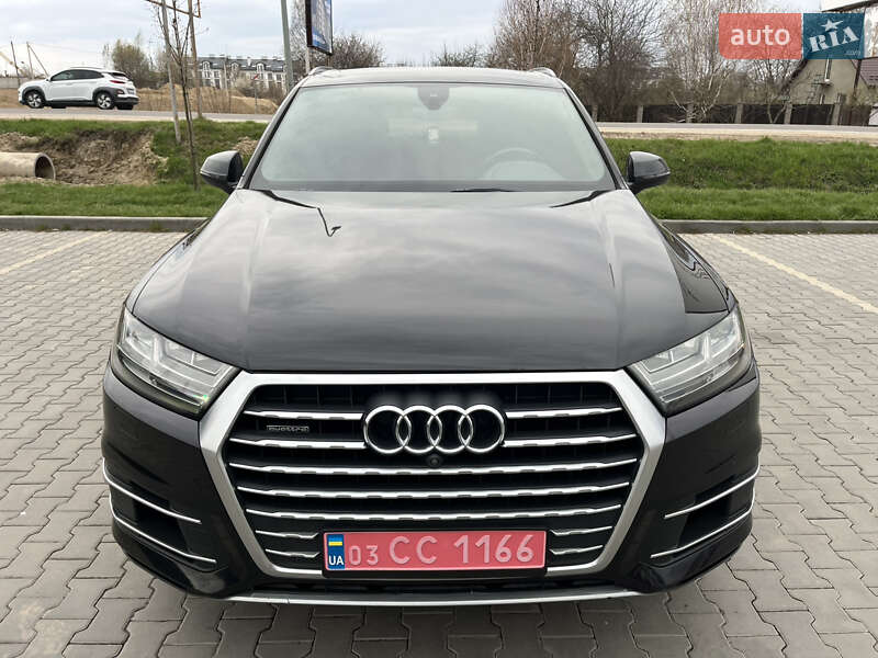 Внедорожник / Кроссовер Audi Q7 2017 в 