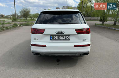 Внедорожник / Кроссовер Audi Q7 2016 в 