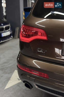 Внедорожник / Кроссовер Audi Q7 2015 в 