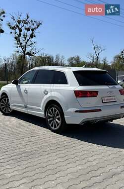Позашляховик / Кросовер Audi Q7 2016 в 