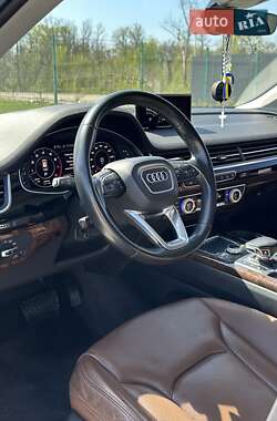 Позашляховик / Кросовер Audi Q7 2016 в 