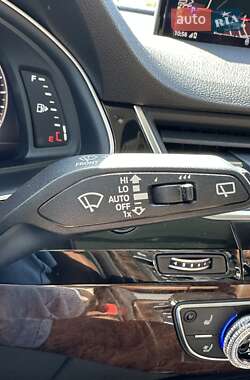 Позашляховик / Кросовер Audi Q7 2016 в 