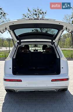 Позашляховик / Кросовер Audi Q7 2016 в 
