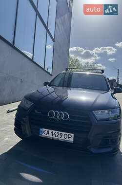 Позашляховик / Кросовер Audi Q7 2017 в 