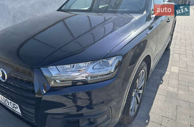Позашляховик / Кросовер Audi Q7 2017 в 