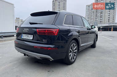 Внедорожник / Кроссовер Audi Q7 2017 в 