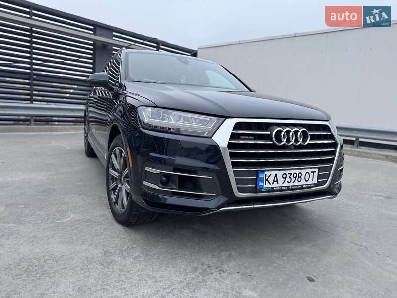 Внедорожник / Кроссовер Audi Q7 2017 в 
