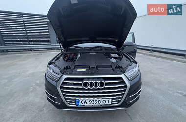 Внедорожник / Кроссовер Audi Q7 2017 в 
