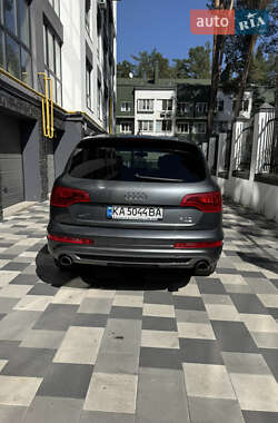Позашляховик / Кросовер Audi Q7 2015 в 