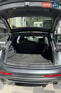 Позашляховик / Кросовер Audi Q7 2015 в 