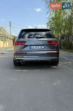 Внедорожник / Кроссовер Audi Q7 2015 в 