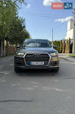 Внедорожник / Кроссовер Audi Q7 2015 в 