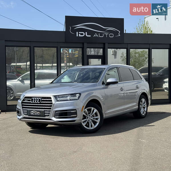 Внедорожник / Кроссовер Audi Q7 2018 в 