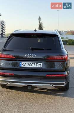 Внедорожник / Кроссовер Audi Q7 2020 в 