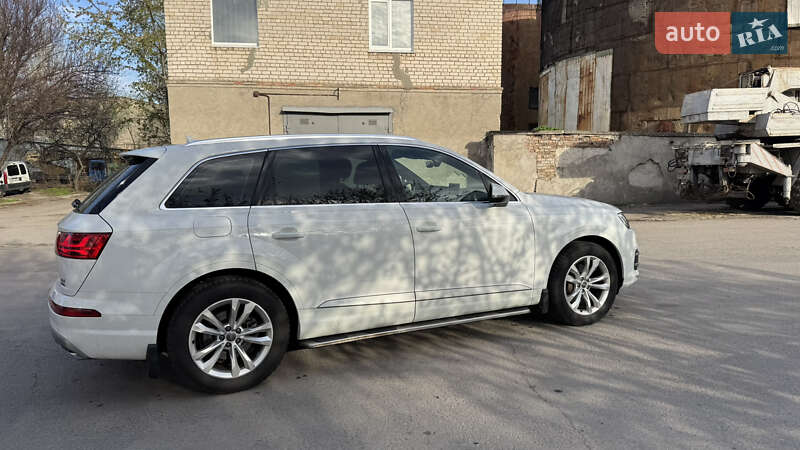 Позашляховик / Кросовер Audi Q7 2016 в Запоріжжі