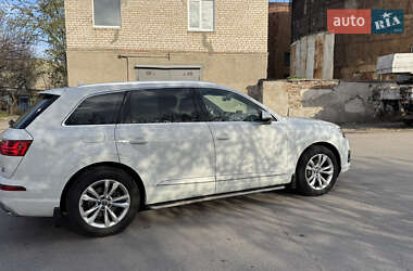 Позашляховик / Кросовер Audi Q7 2016 в 