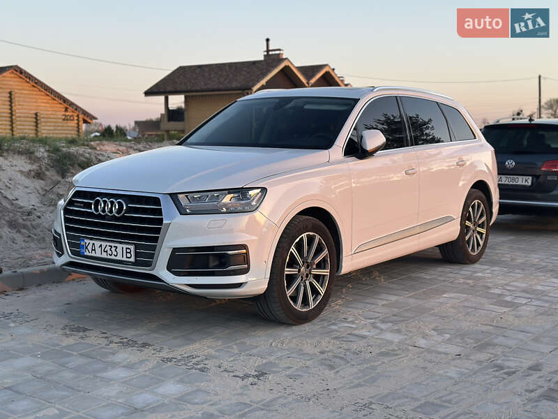 Внедорожник / Кроссовер Audi Q7 2017 в 
